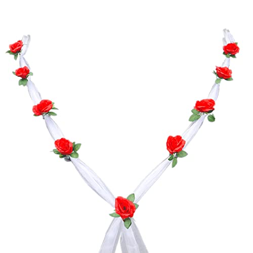 Décoration de voiture mariage chic avec guirlande de fleurs roses rouge et blanc