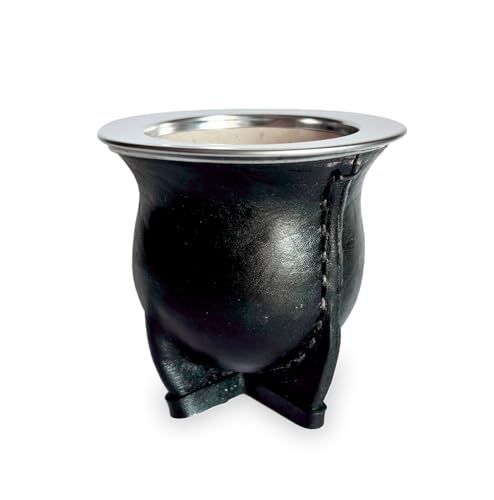 HERENCIA GAUCHA - Mate Argentino Estilo Camionero de Calabaza Forrado en Cuero Negro, Virola de Acero, Mate Argentino, Mate Camionero, Mate de Cuero, Yerba Mate.