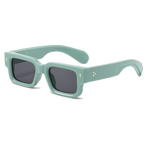 Lunettes de soleil tendance à rivets pour vos terrasses d'été et sorties en ville