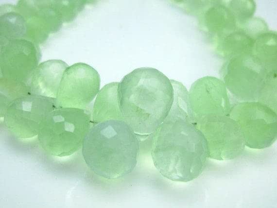 Prehnite Faceted Tear drops de qualité AA pour bijoux de luxe et de haute joaillerie