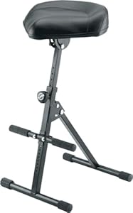 K&M 14047 Faltbare Stehhilfe mit Fußablage