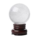 El cristal transparente está diseñado para despejar la mente y absorber la luz del sol y la luna para mejorar la capacidad de adivinación.