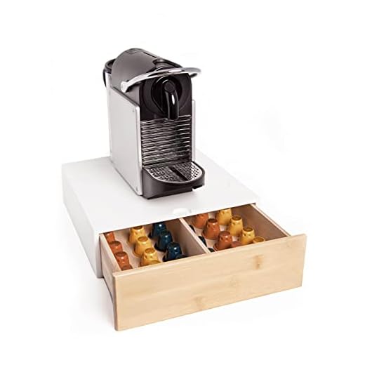 FMC SOLUTIONS Cassetto Porta Capsule o Cialde Compatibili con Nespresso e Dolce Gusto, Bustine e Accessori - Portacialde in Legno Massello, 31x30x10cm (Bianco)
