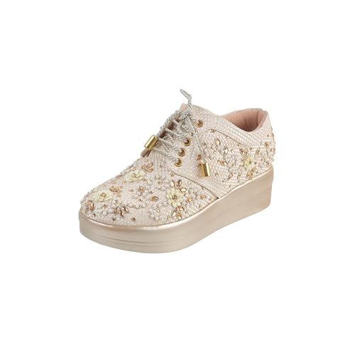 Image of Mochi Women'sSlip On Closure Boots with Platforms