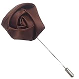 Élégamment Confectionnée, Cette Boutonnière De Rose Rouge Présente Des Détails En Tissu Complexes, Un Accessoire Parfait Pour Toute Occasion.