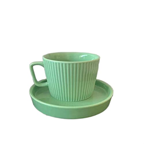 Tasse à café et soucoupe pour le thé de l'après-midi en céramique verte rétro