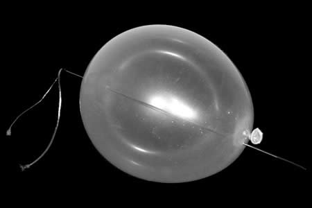 Aiguille à travers le ballon kit d'illusion sans éclatement pour spectacle