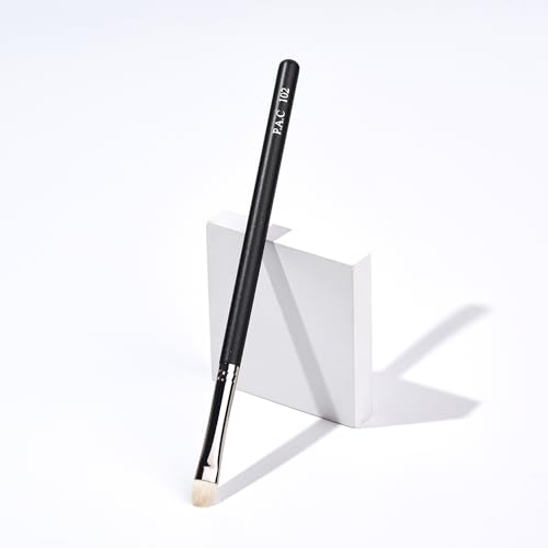Image of PAC Eyeshadow Brush 102