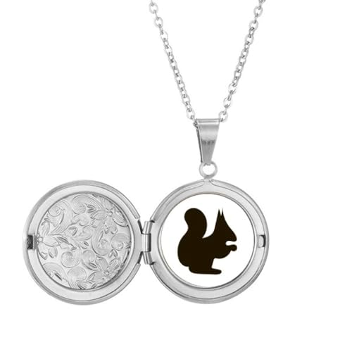 Collier médaillon écureuil noir pour sublimer votre style bohème lors de vos balades