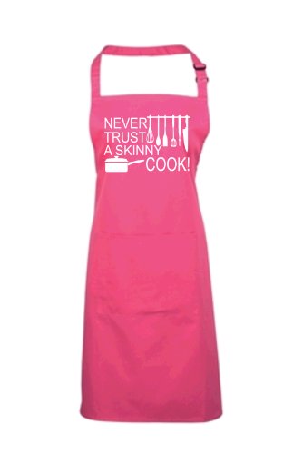 Tablier de cuisine rose Never Trust A Skinny Cook pour cuisiner sans tacher ses vêtements