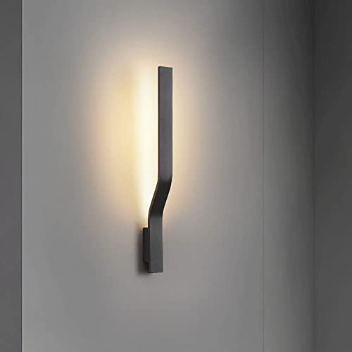 Lámpara de pared con tira de metal y luz cálida para decorar un pasillo elegante 8
