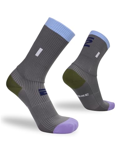 INBIKE Calcetines de Ciclismo Hombre Mujer Deporte Fútbol Rugby Trekking Running Compresión Crossfit Bicicleta Accesorios Anti Ampollas Cómodos y con Diseño Profesional Detallado, Gris-Morado