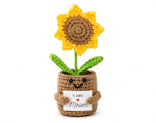 Made in Gift | Planta Crochet Personalizada con Cartel y Nombre | Girasol de Ganchillo Decorativo con Maceta Sonriente | Regalo Original para Abuela, Mamá, Profesora, Pareja o Amigos
