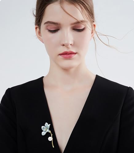 Broche magnolia bleu perles d'eau douce pour accessoiriser robe