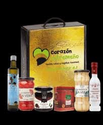Cesta de Regalo Vegana para Navidad con Aceite de Oliva Virgen Extra Ecológico, Pimientos de Piquillo, Espárragos Blancos, Vinagre al Pedro Ximénez – Corazón Extremeño