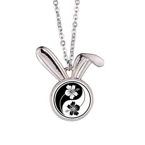 Pendentif Lapin Yin-Yang Fleur, le bijou idéal pour sublimer vos tenues boho