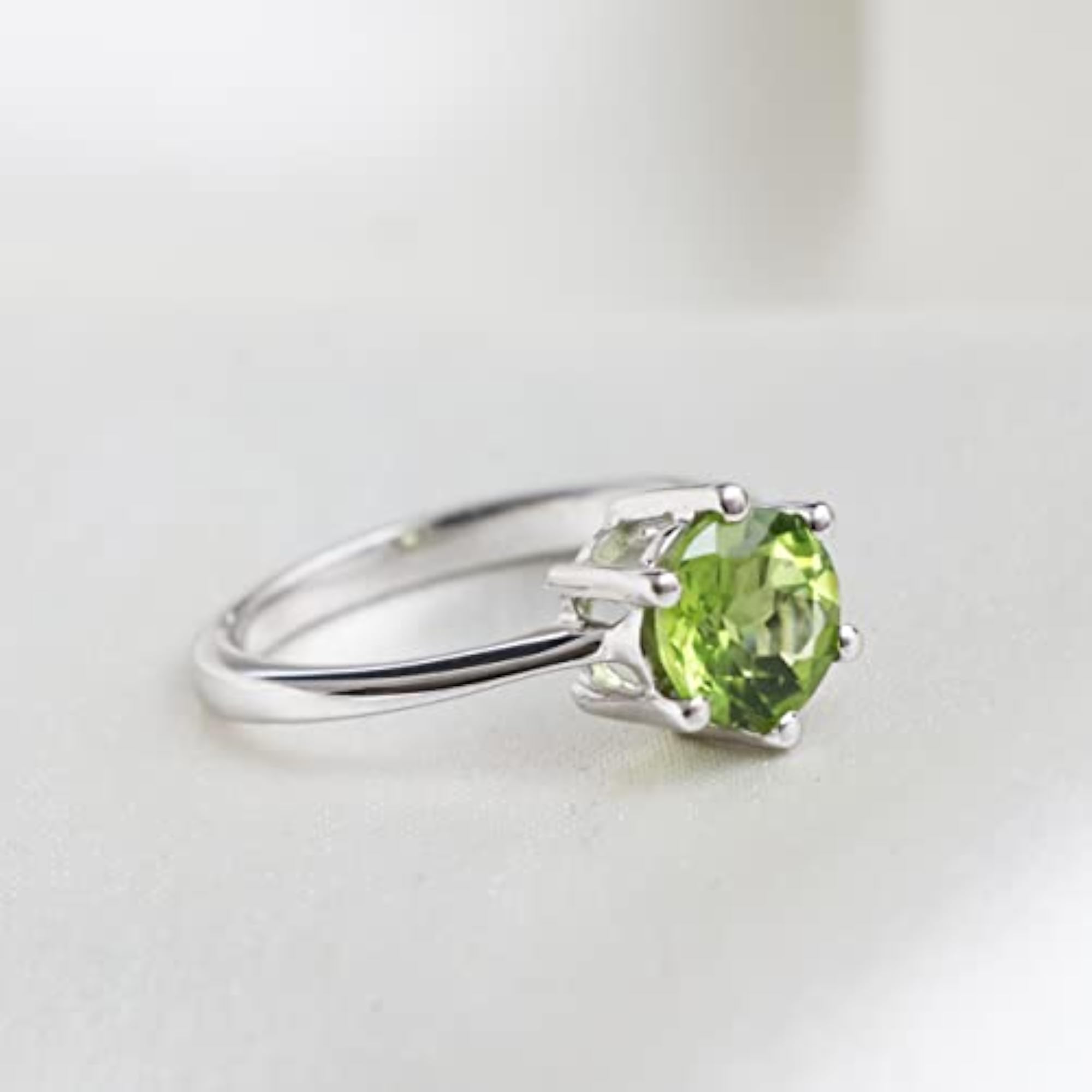 Women's 925 Sterling Silver Natural Green Peridot Gemstone Ring