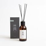 LIVING HOUSE. (リビングハウス) オリジナルディフューザー FORM（フォルム）ディフューザーオイル 200ml アップル スティック付き 約2ヶ月分 200mL ルームフレグランス リードディフューザー 部屋用 インテリア ギフト プレゼント