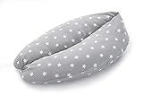 Als Babynest hilft das BABYBABY Stillkissen Ihrem Kind, das Sitzen intuitiv zu erlernen und gibt eine sichere Unterstützung bei den ersten Spielübungen.