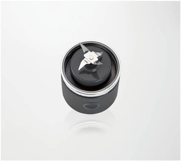 Close-up of the stainless steel cross blade assembly for the Silvercrest SSMA 67 A blender.