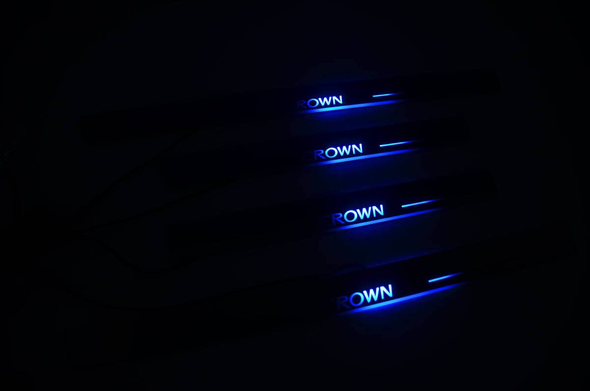 Amazon | クラウン200系180系スカッフプレート LED流れるブルー発光前