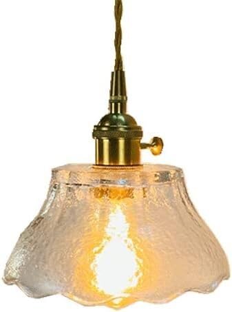 Lampe suspendue en laiton pour éclairer un escalier d'entrée sombre