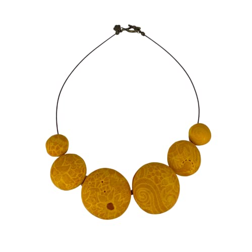 Collier torque en polymère jaune et orange | Finition artisanale unique et graphiques arabesques