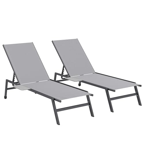 Outsunny Set di 2 Lettini Prendisole da Giardino con Tavolino Laterale, Schienale Regolabile 5 Livelli, Sdraio da Giardino in Texteline con 2 Ruote, per Spiaggia Piscina Terrazzo, 74x190x35cm, Grigio