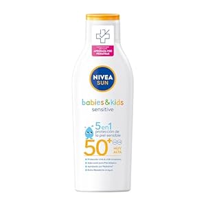 NIVEA SUN Babies & Kids Sensitive Leche Solar para niños FP50+ (1 x 200 ml), protector solar infantil para piel sensible, crema solar para bebés resistente al agua