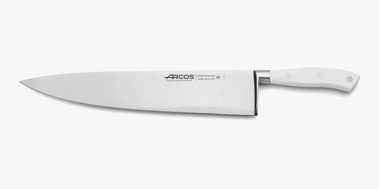 Arcos Cuchillo Chef - Acero Inoxidable Nitrum y Hoja 300 mm. Cuchillo cocina profesional. 490 gr. Mango ergonómico polioximetileno POM. Serie Riviera Blanc. Hoja delgada. Color blanco.