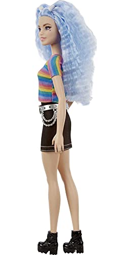 Barbie GRB61 - Fashionistas Puppe (blaue Haare) mit Zubehör, im Outfit mit Regenbogen-Shirt und Schuhen, Spielzeug für… – Bild 4