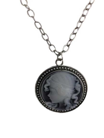 Collier camée reverie médaillon sculpté aux finitions prestige
