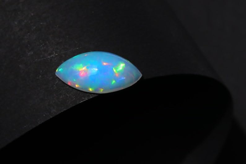 Opale éthiopienne naturelle multicolore de forme cabochon 16mm AAA
