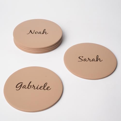 Kidia Sottobicchieri in Similpelle Personalizzati – Set 6 (Ø 10 cm) – Incisione Laser Nomi – 3 Strati Premium, Impermeabili, Eco-Sostenibili – Accessori Bar, Casa, Regalo (6, Beige)