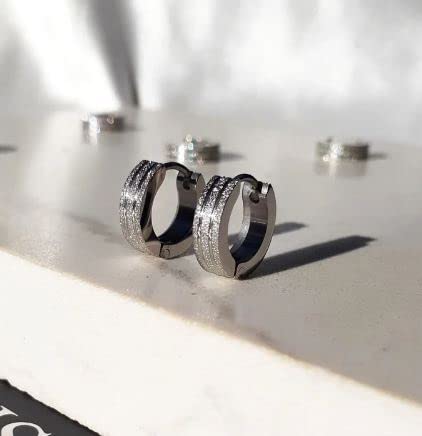 Brinco Masculino Argola 10mm Diâmetro Aço Cirúrgico Detalhes Brilho