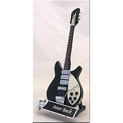 PETER BUCK Guitare Miniature avec médiator REM - Les Beatles, Paul McCartney, John Lennon, RIngo Starr, George Harrison PETER BUCK Guitare Miniature avec médiator REM – Image 2