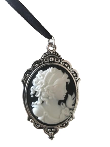 Pendentif camée jeune fille et colombe ovale en argent 925
