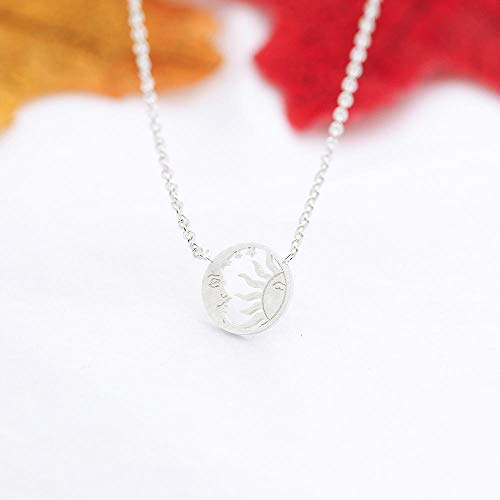 Collier moon pendentif vide en or parfait pour vos soirées - 5