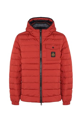 Piumino invernale da Uomo unico e ricercato Must-have per affrontare al meglio la stagione invernale Estremamente comodo e pratico, è imbottito in 100% piuma 90-10 che rende il capo caldo e piacevole da indossare. L'esterno è composto in un nylon prezioso ed il capo è dettagliato in ogni particolare
