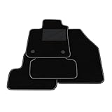 MATERIAL: Alfombrillas fabricada en moqueta de alta calidad. Resistente pero suave al tacto, garantiza una excelente durabilidad en el tiempo, a pesar del uso frecuente y diario. Inodoro, retardante de llama y fácil de lavar. El fondo de goma granulada antideslizante garantiza la adherencia al suelo y evita que el agua penetre en el coche. Confeccionado con un diseño que garantiza comodidad y elegancia. 100% Hecho en Italia.
