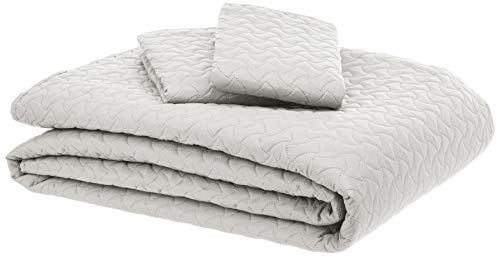 AmazonBasics Oversized Quilt Coverlet Bed Set - Full or Queen, Cream Wave