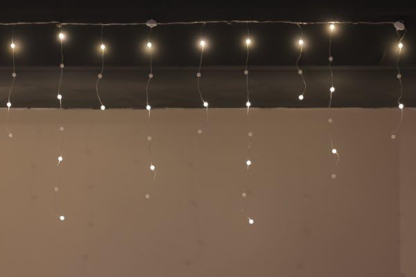 Conti Weihnachtsvorhang Kugeln H 70 cm 3 m 100 LED Warm White
