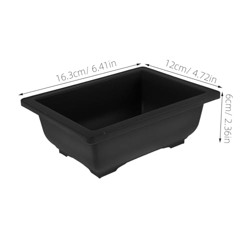 Pots de fleurs légers pour aménager un petit balcon encombré sans effort