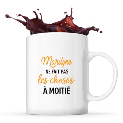 Otshirt Tasse Olivia ne fait pas les choses a moitie - Mug avec Anse Cœur - Idée Cadeau Prénom Personnalisable Humour Anniversaire Fête Retraite Drôle Original Collègue