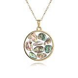 ✨ CHAÎNE ET MEDAILLON EN ACIER INOXYDABLE – Pour allier confort et esthétique, la chaîne est réalisée en Acier Inoxydable doré, un matériau reconnu pour sa grande solidité et sa tenue dans le temps. La monture dorée finement travaillée apporte une touche de lumière élégante qui sublime les reflets de la nacre.