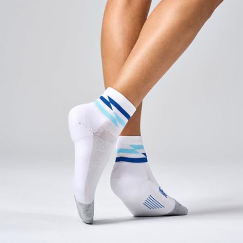 Image of Feetures Elite Light Cushion Quarter Solid - Sport Sock with Targeted Compression