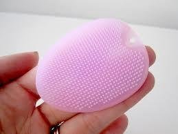 Daiso Face Washing Brush, Cleans Right Down to the Pores (Color May Vary)