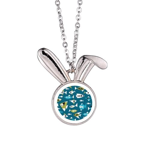 Collier lapin couleur froide pour sublimer vos tenues de bureau urbaines