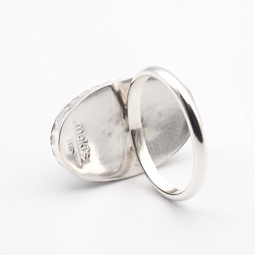 Bague émeraude et argent 925, l'accessoire chic pour vos tenues de bureau - 4