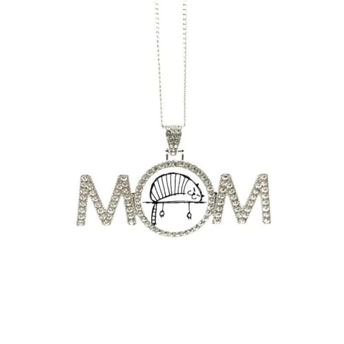 Collier chat allongé : le symbole d'une complicité unique avec maman